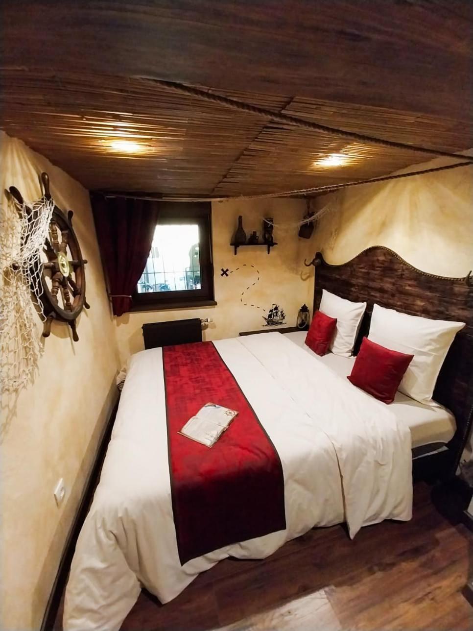Le Repaire Des Pirates Logement Magique Sainte-Croix-en-Plaine ภายนอก รูปภาพ