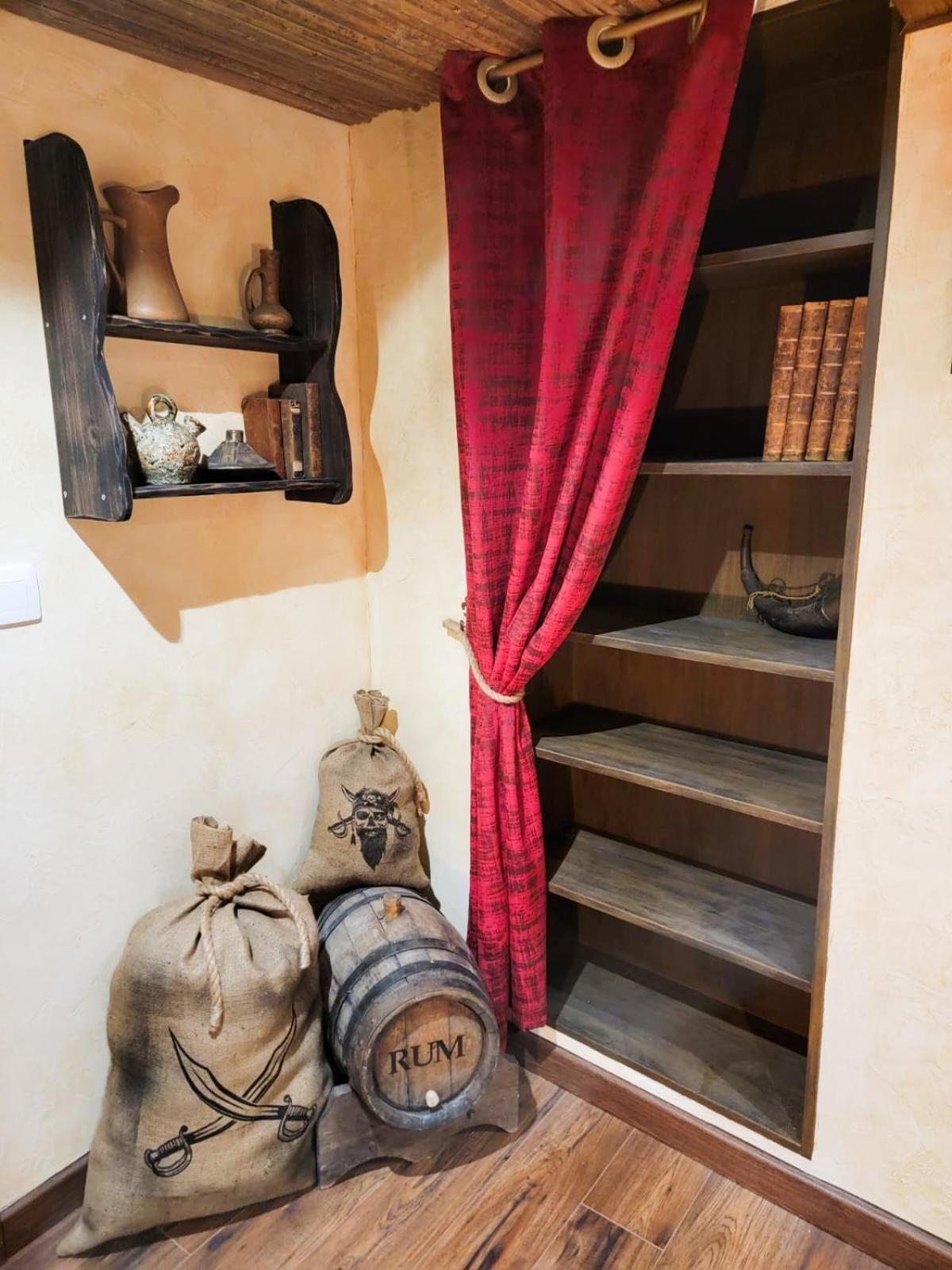 Le Repaire Des Pirates Logement Magique Sainte-Croix-en-Plaine ภายนอก รูปภาพ