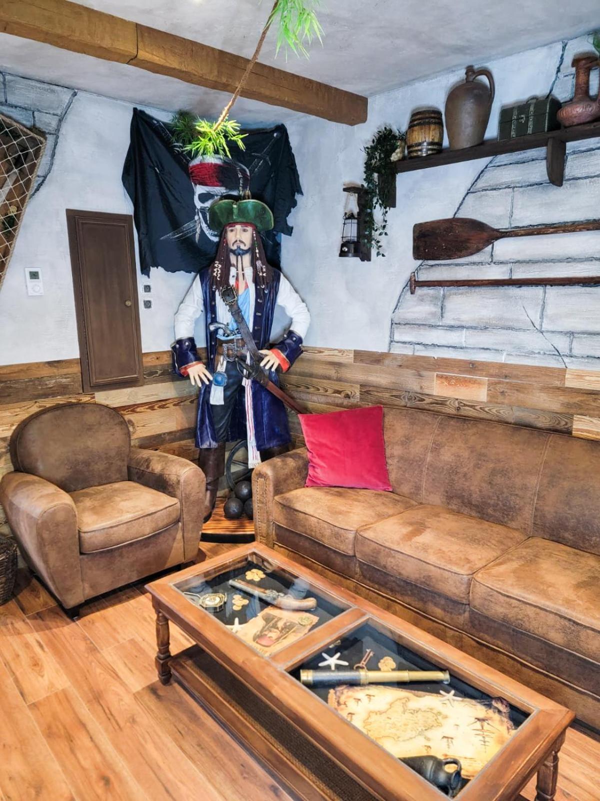 Le Repaire Des Pirates Logement Magique Sainte-Croix-en-Plaine ภายนอก รูปภาพ