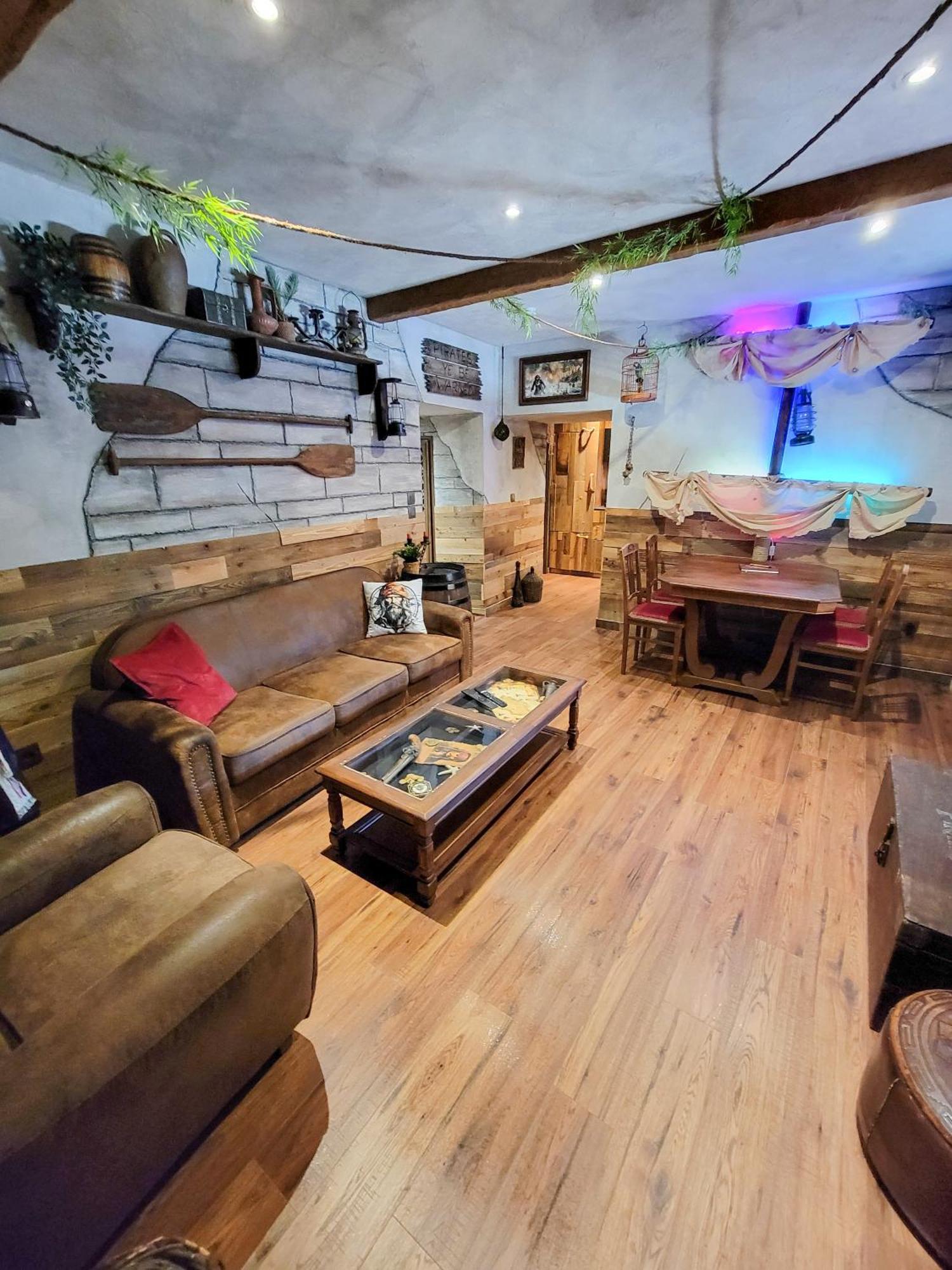 Le Repaire Des Pirates Logement Magique Sainte-Croix-en-Plaine ภายนอก รูปภาพ
